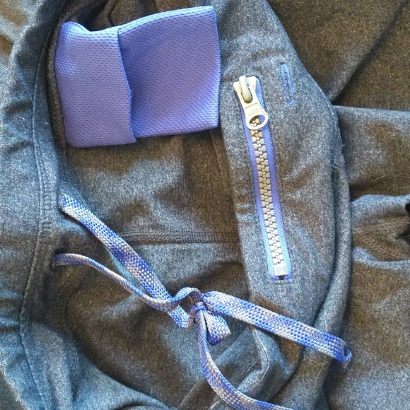 3/4 Athletic Leggings - Picture 3 of 3